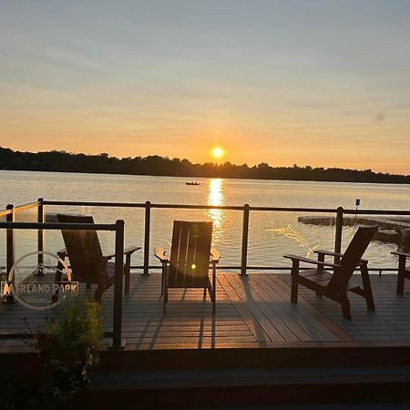 Merland Park Minnow Motel Пиктон Экстерьер фото