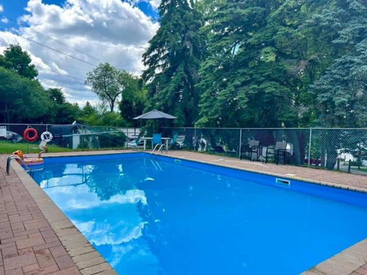 Merland Park Minnow Motel Пиктон Экстерьер фото
